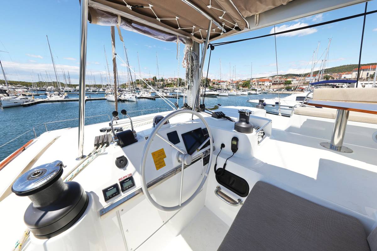 Bali 4.4, Algol | Yacht Charter Croatia