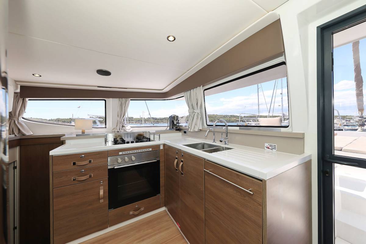Bali 4.4, Algol | Yacht Charter Croatia