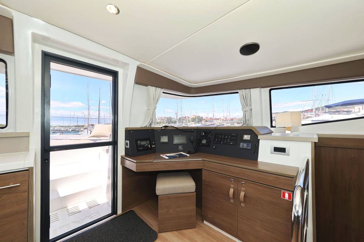 Bali 4.4, Algol | Yacht Charter Croatia