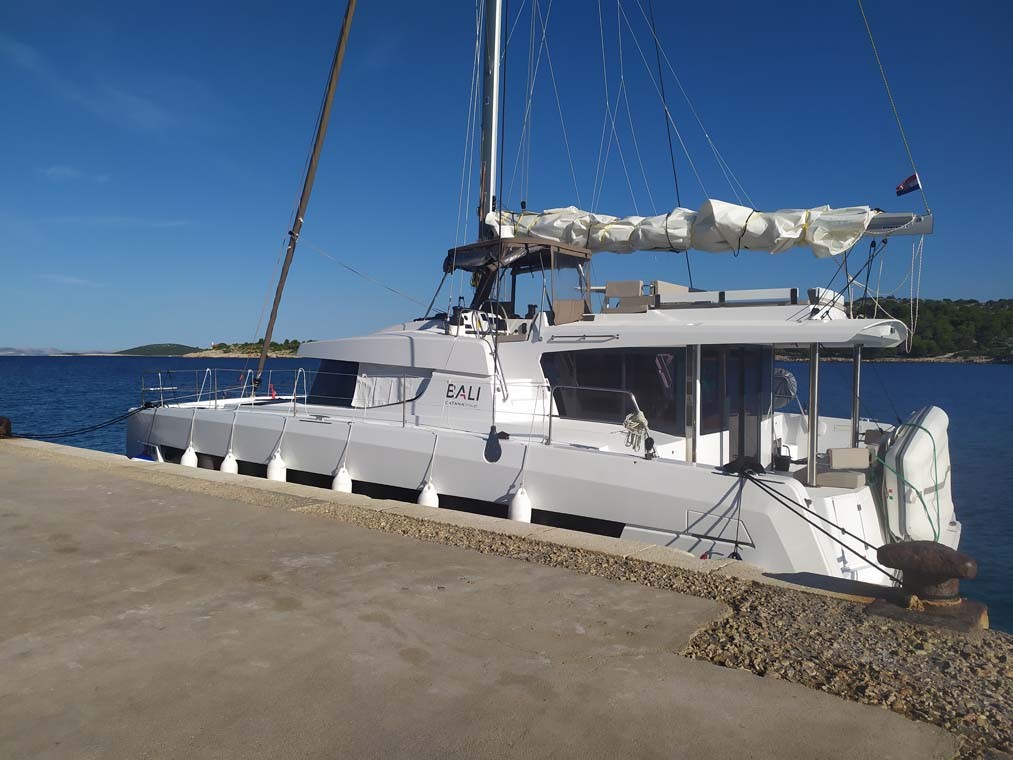 Bali 4.4 Tiraminelli | Yacht Charter Croatia