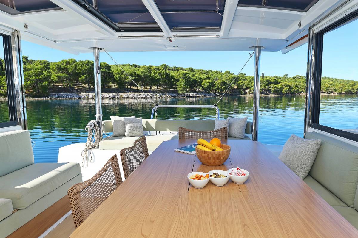 Bali 4.4, Mela | Yacht Charter Croatia