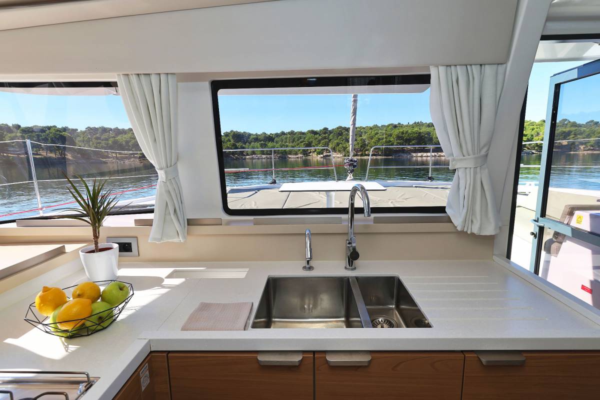 Bali 4.4, Mela | Yacht Charter Croatia
