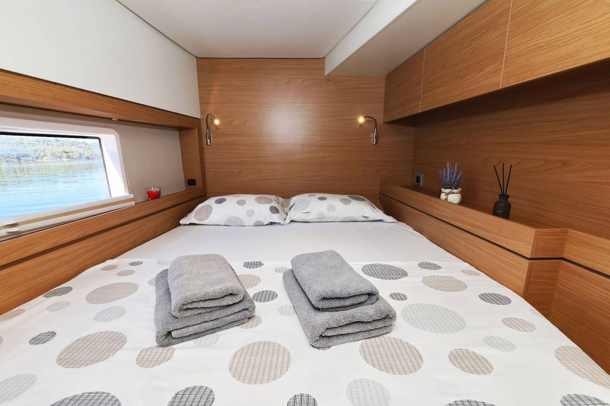 Bali 4.4, Mela | Yacht Charter Croatia