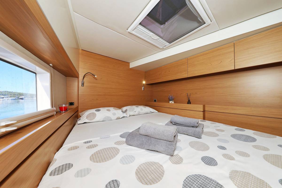 Bali 4.4, Mela | Yacht Charter Croatia