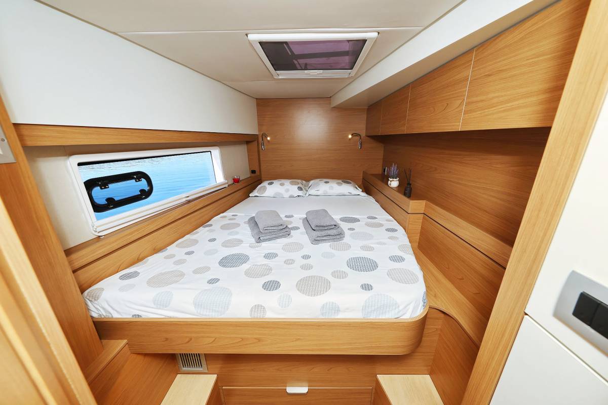 Bali 4.4, Mela | Yacht Charter Croatia