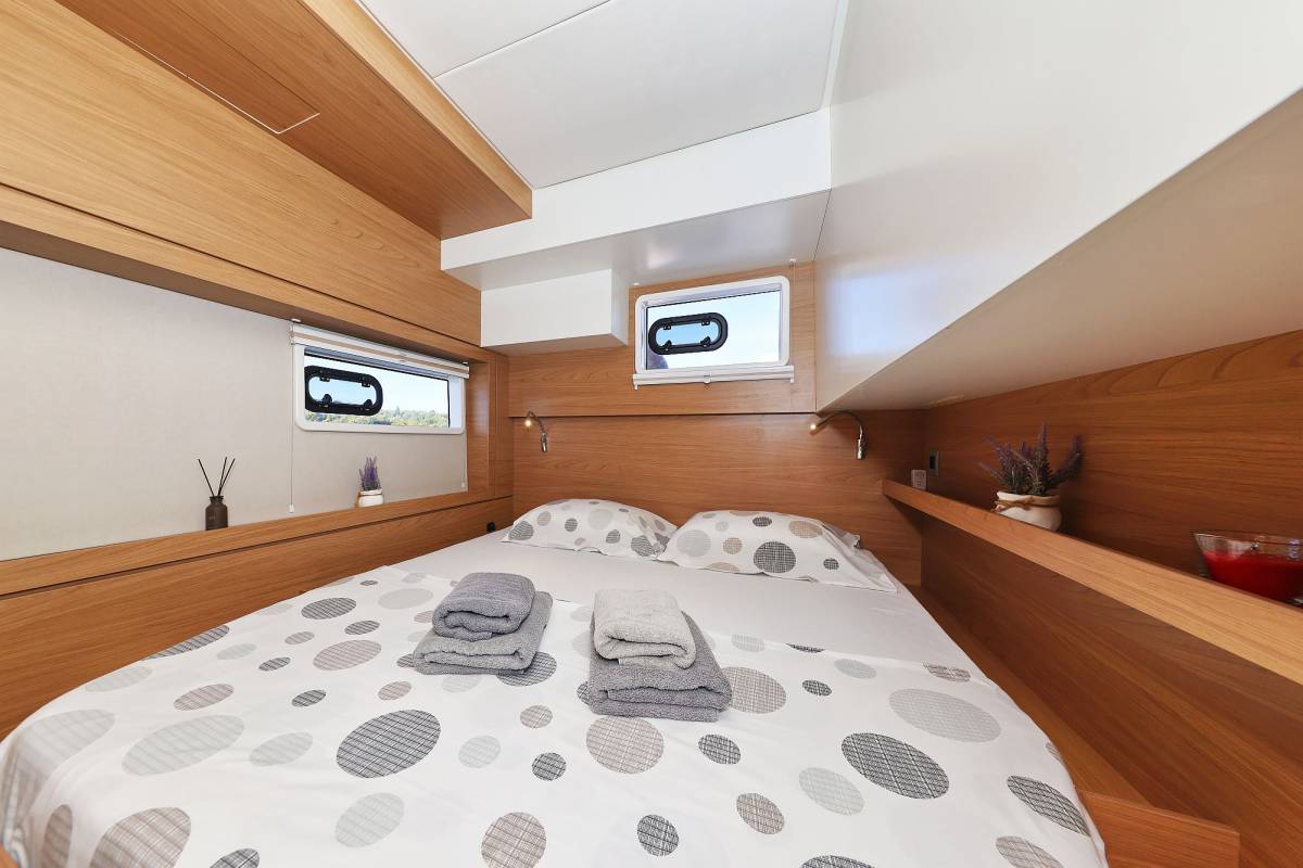 Bali 4.4, Mela | Yacht Charter Croatia