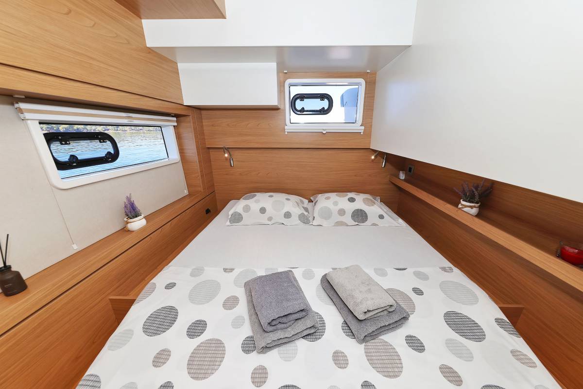 Bali 4.4, Mela | Yacht Charter Croatia