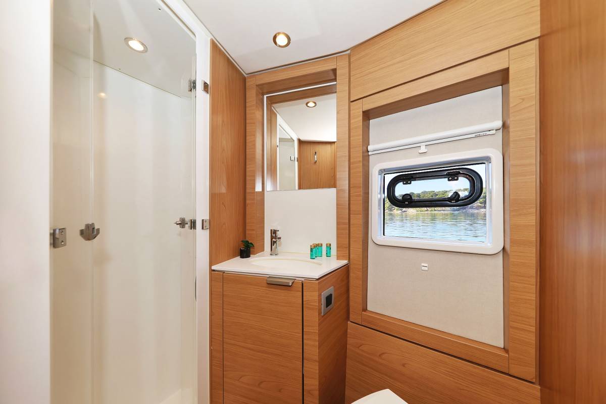 Bali 4.4, Mela | Yacht Charter Croatia