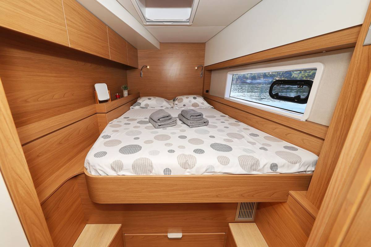 Bali 4.4, Mela | Yacht Charter Croatia