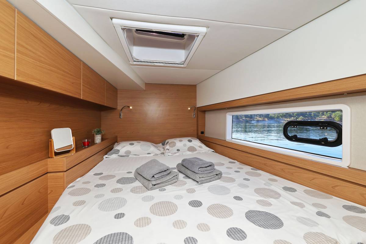 Bali 4.4, Mela | Yacht Charter Croatia