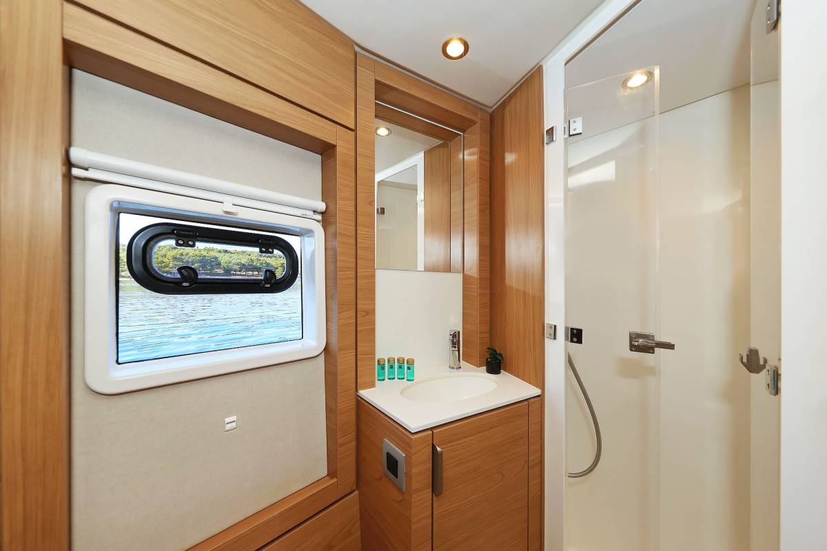 Bali 4.4, Mela | Yacht Charter Croatia