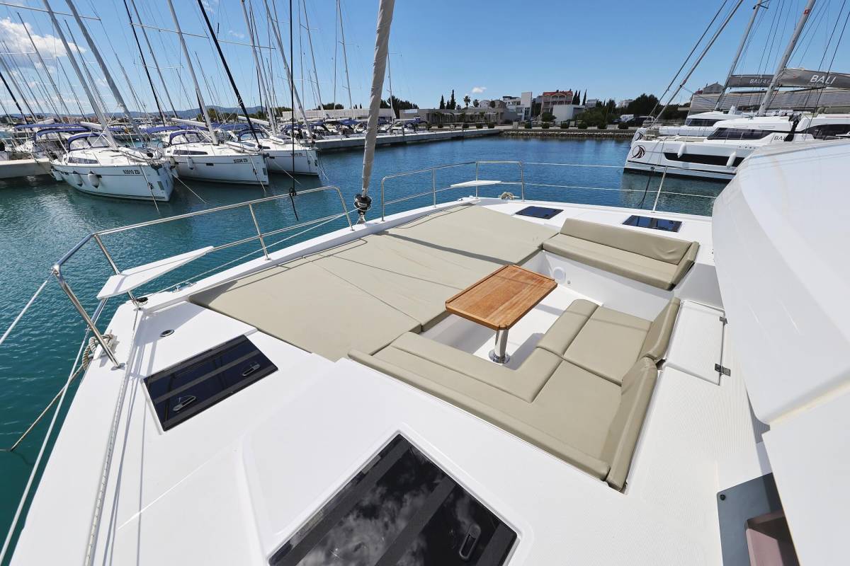 Bali 4.4, Breeze | Yacht Charter Croatia