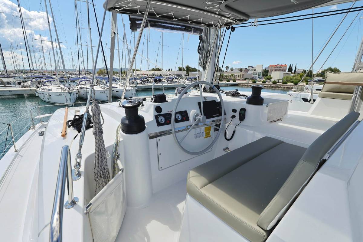 Bali 4.4, Breeze | Yacht Charter Croatia