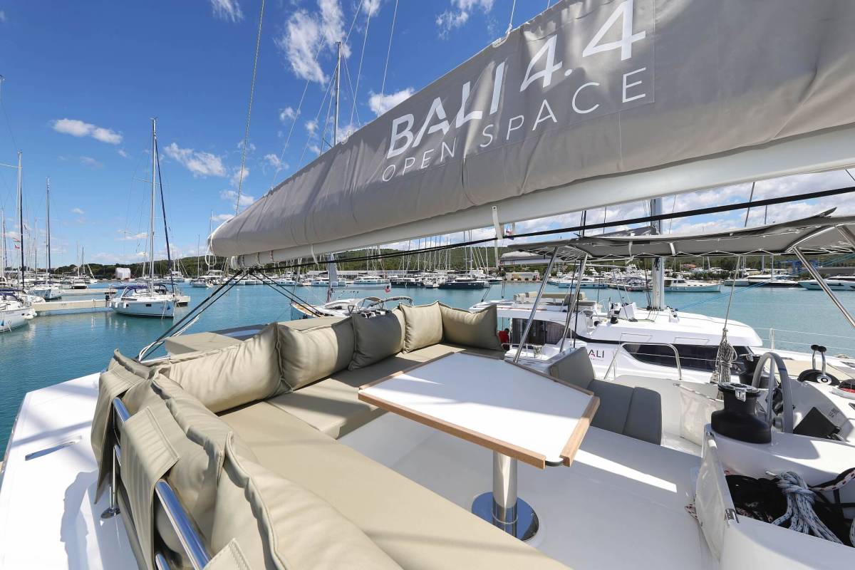 Bali 4.4, Breeze | Yacht Charter Croatia
