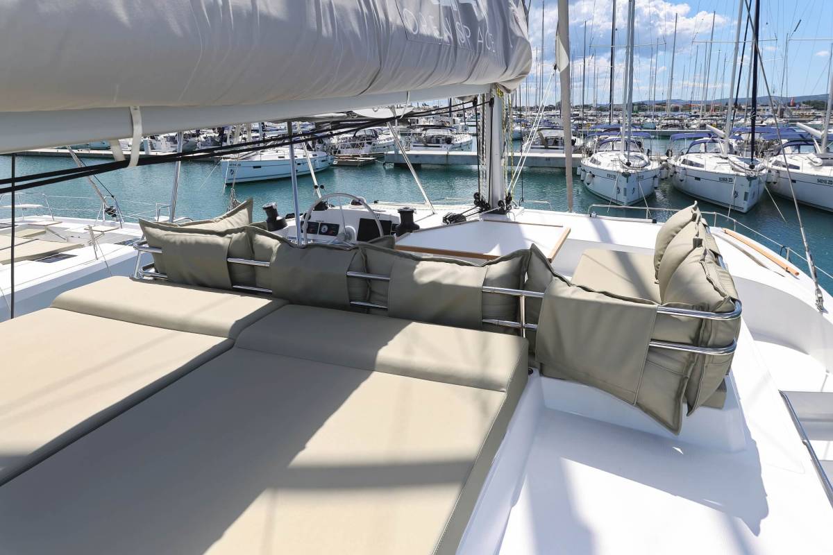 Bali 4.4, Breeze | Yacht Charter Croatia