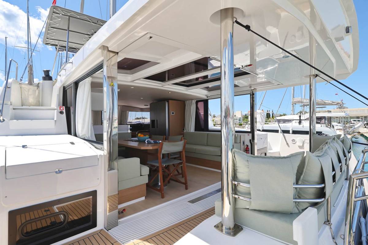 Bali 4.4, Breeze | Yacht Charter Croatia