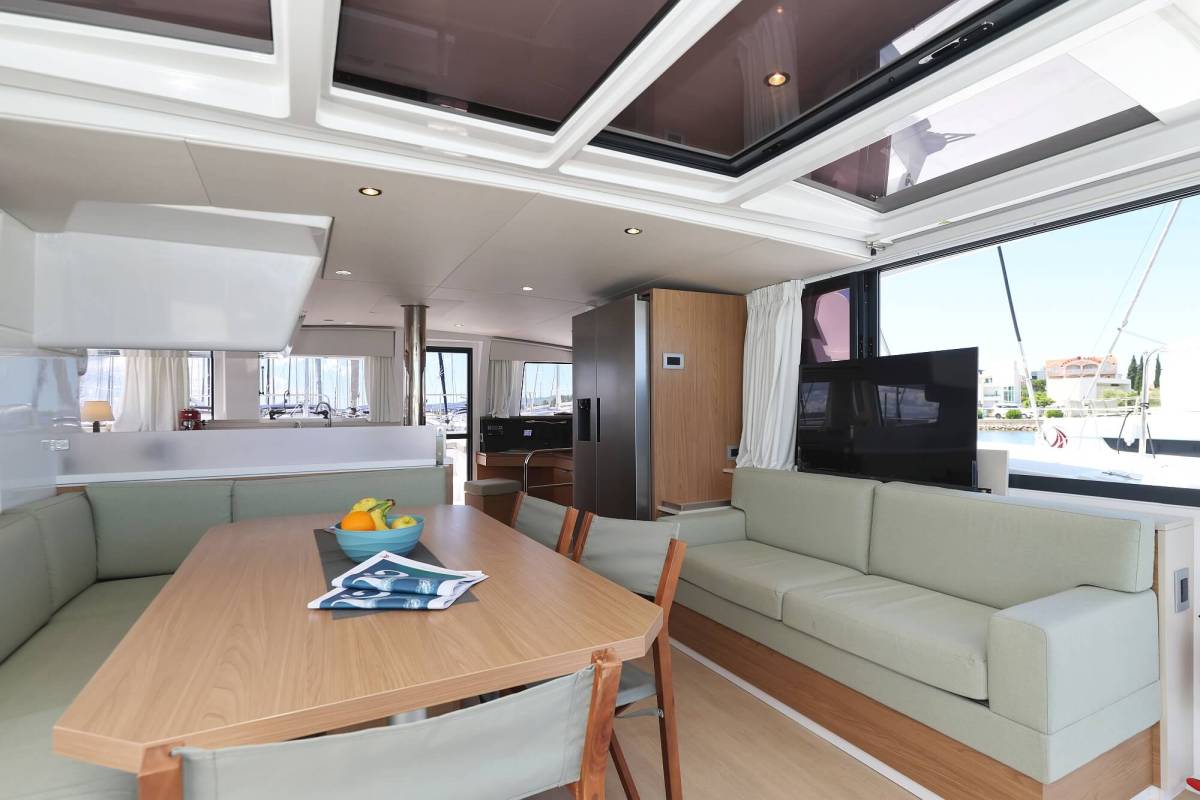 Bali 4.4, Breeze | Yacht Charter Croatia