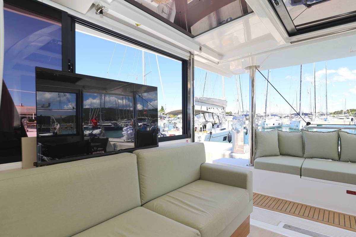 Bali 4.4, Breeze | Yacht Charter Croatia
