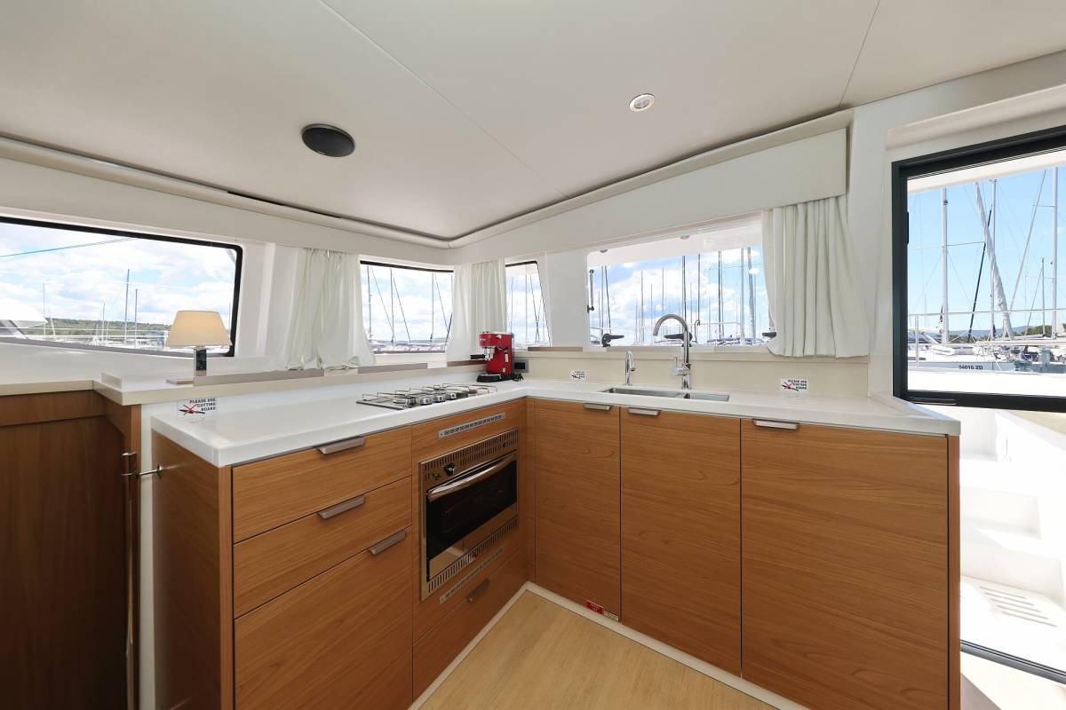Bali 4.4, Breeze | Yacht Charter Croatia