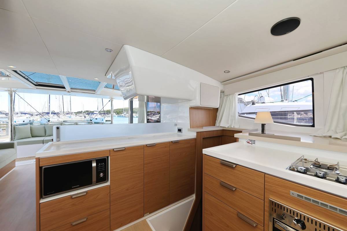 Bali 4.4, Breeze | Yacht Charter Croatia