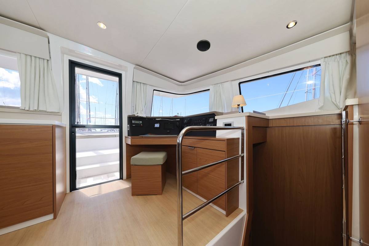 Bali 4.4, Breeze | Yacht Charter Croatia