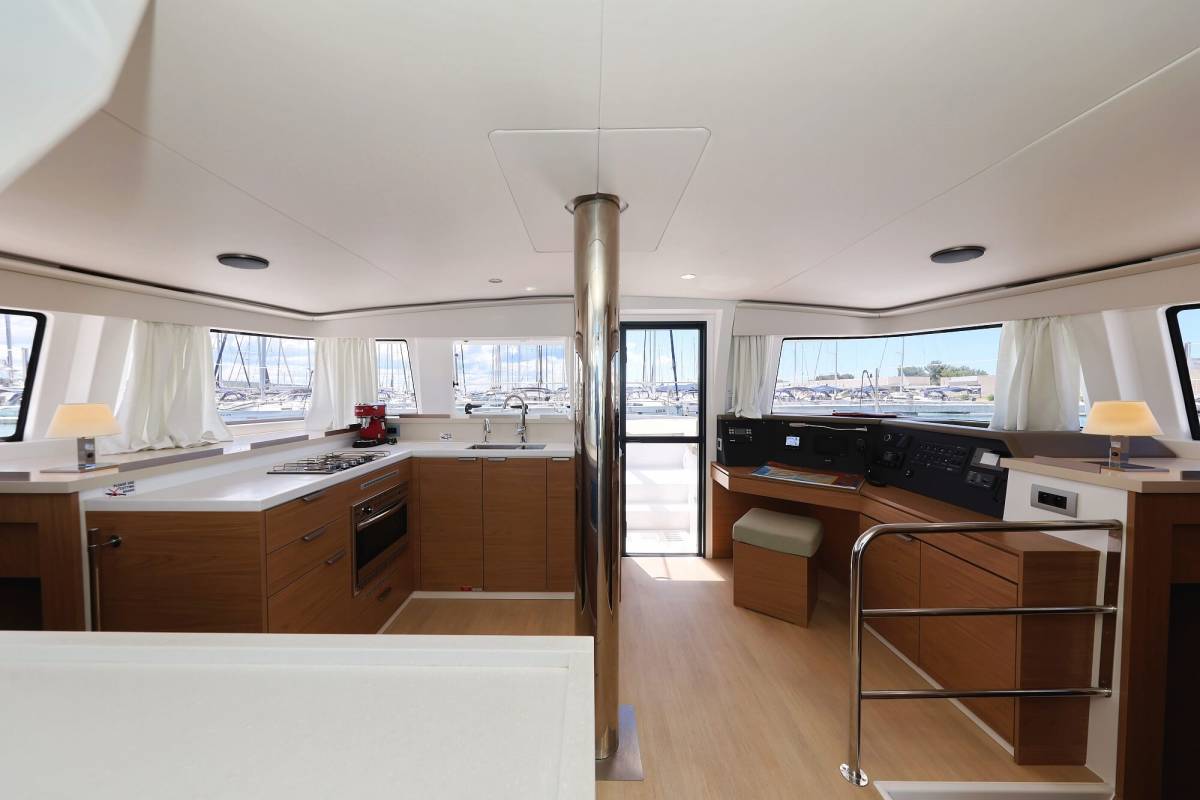 Bali 4.4, Breeze | Yacht Charter Croatia