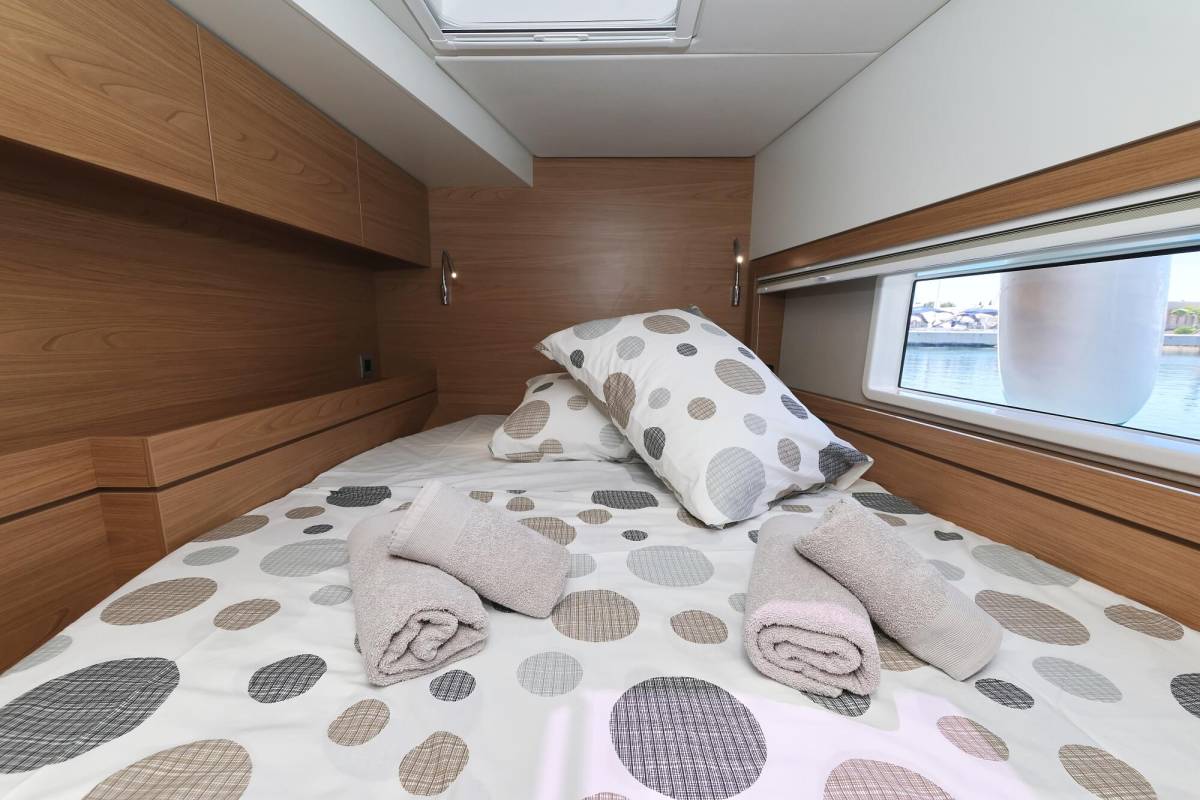 Bali 4.4, Breeze | Yacht Charter Croatia