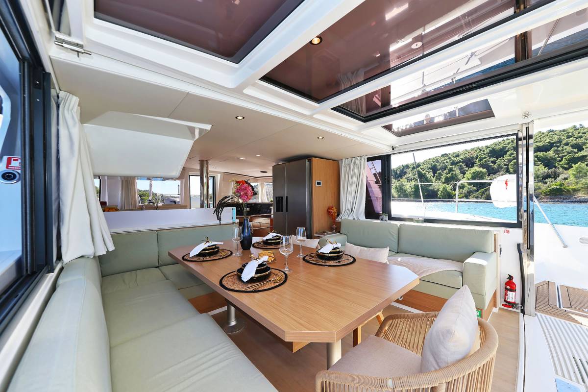 Bali 4.4, Voyager | Yacht Charter Croatia