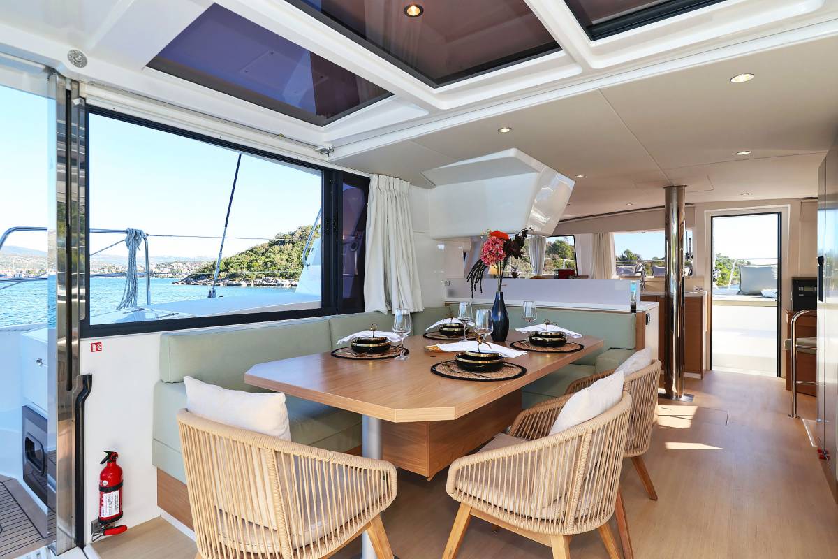 Bali 4.4, Voyager | Yacht Charter Croatia