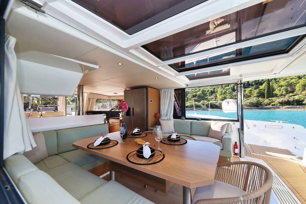Bali 4.4, Voyager | Yacht Charter Croatia
