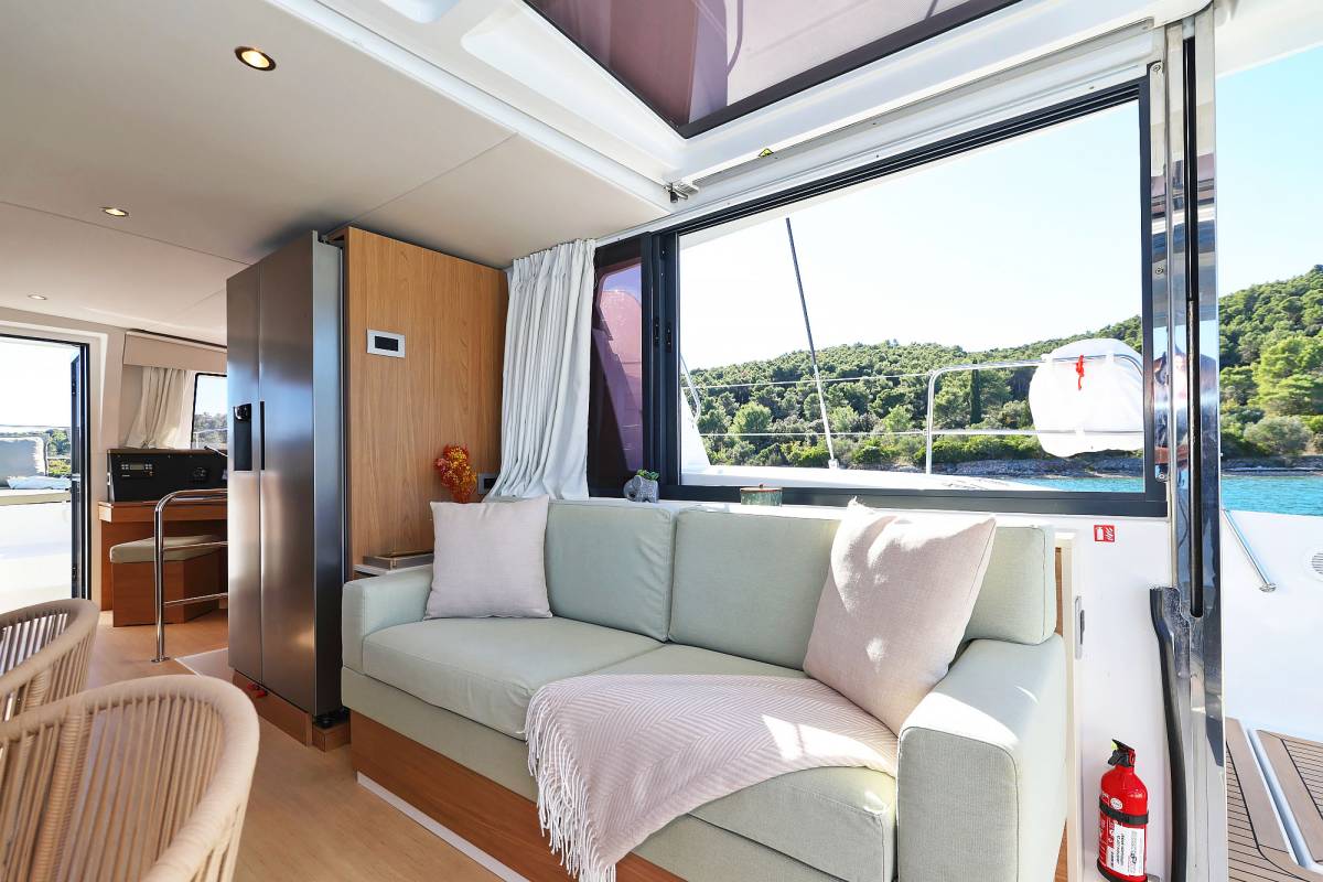 Bali 4.4, Voyager | Yacht Charter Croatia