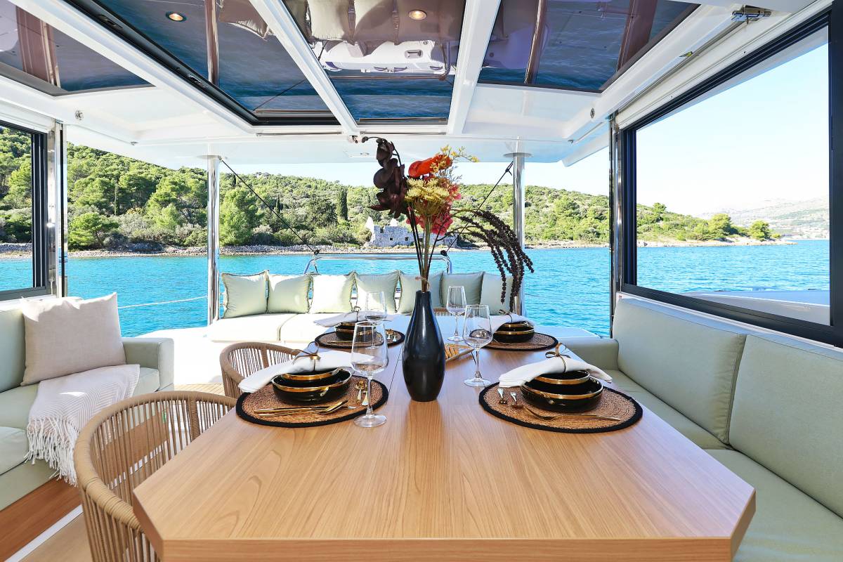 Bali 4.4, Voyager | Yacht Charter Croatia