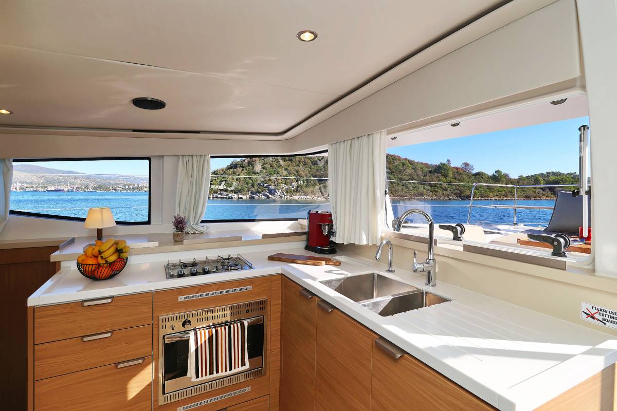 Bali 4.4, Voyager | Yacht Charter Croatia
