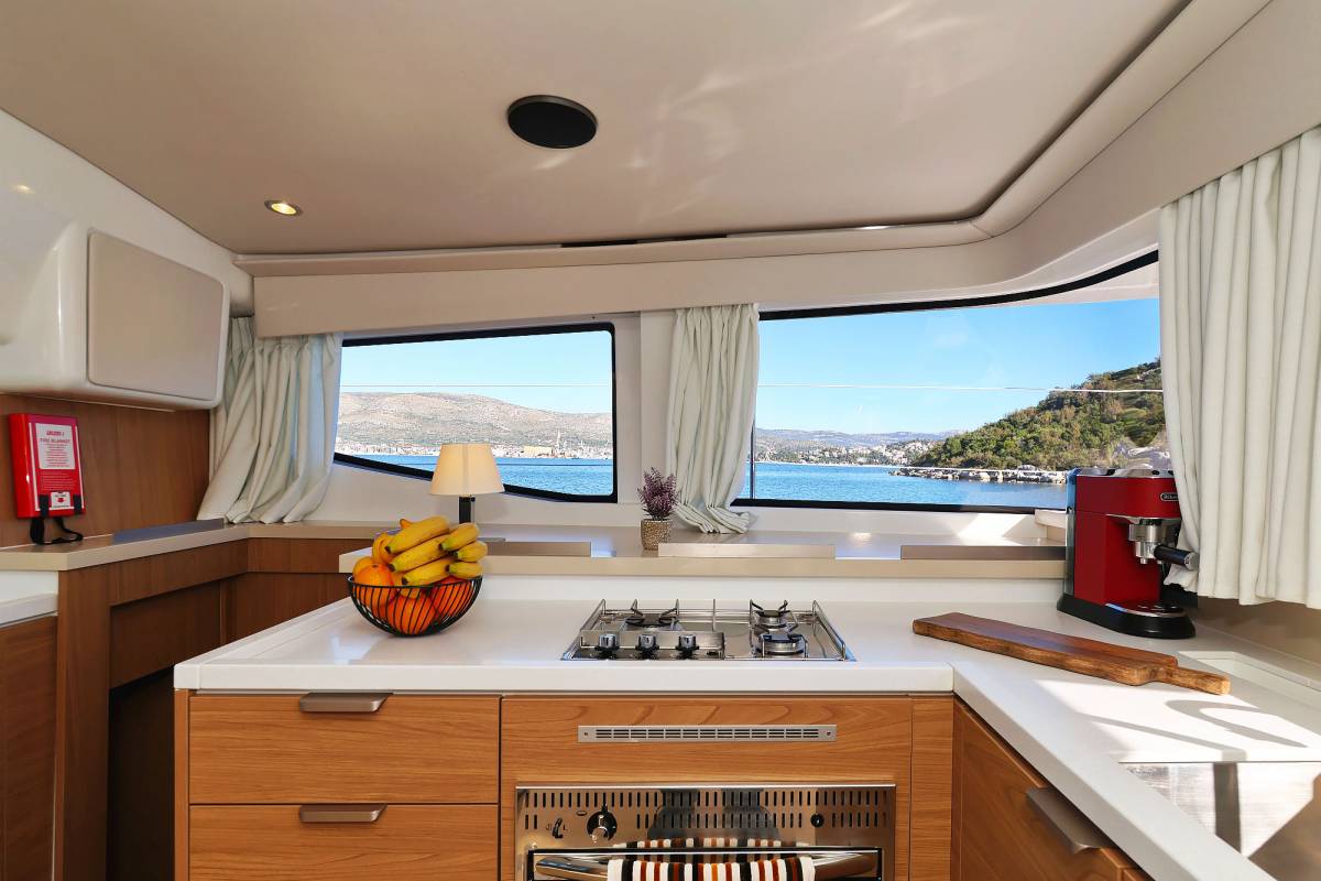 Bali 4.4, Voyager | Yacht Charter Croatia