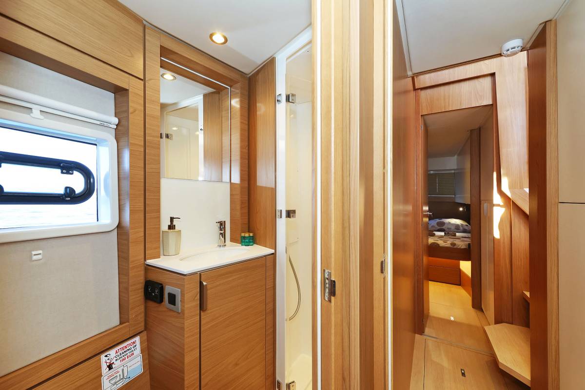 Bali 4.4, Voyager | Yacht Charter Croatia