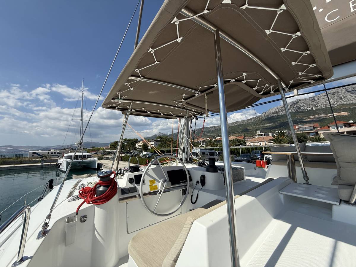 Bali 4.4, Thetis | Yacht Charter Croatia