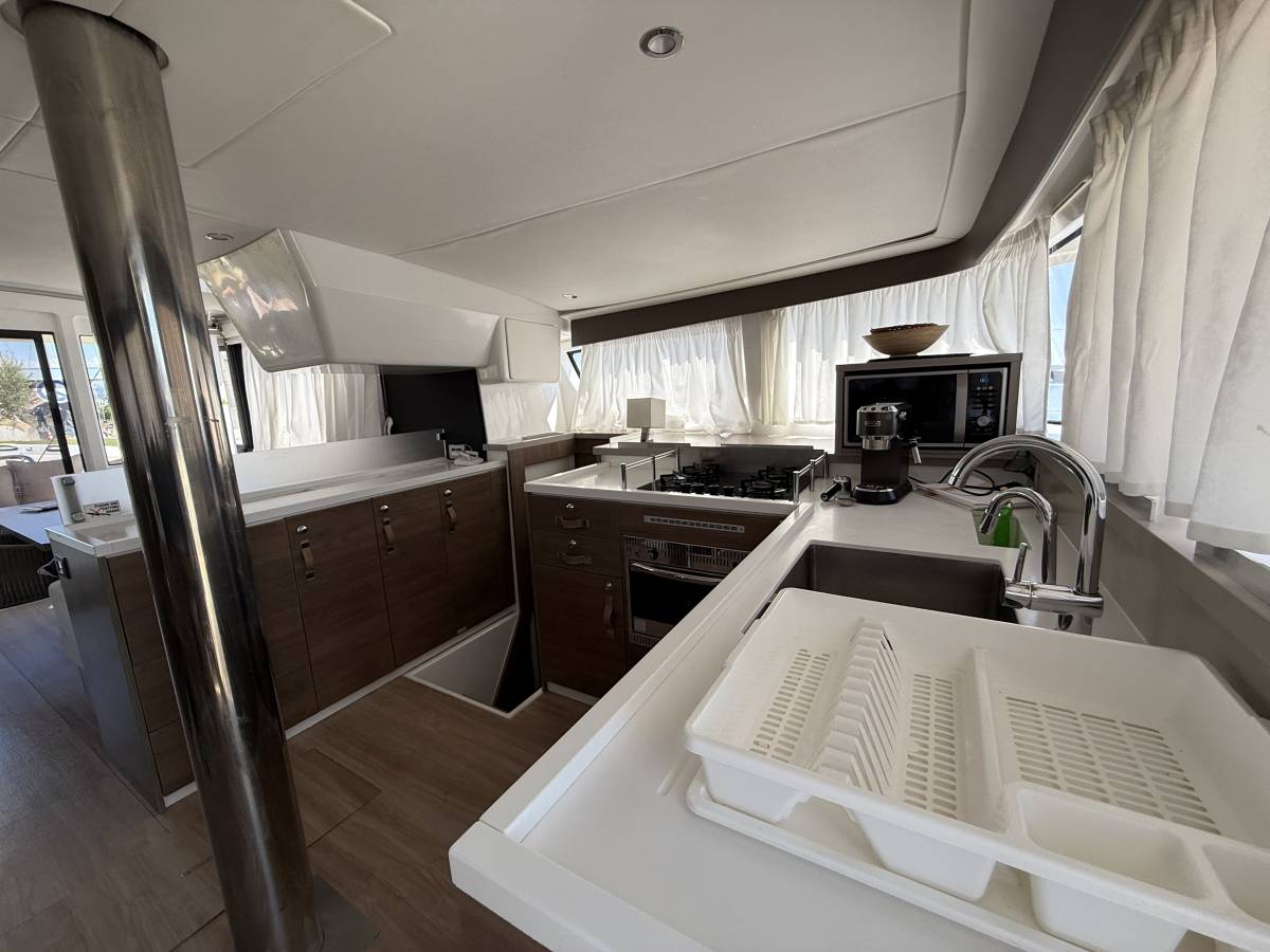 Bali 4.4, Thetis | Yacht Charter Croatia