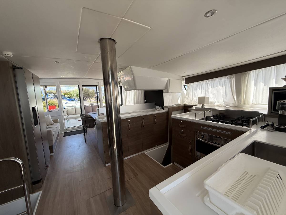Bali 4.4, Thetis | Yacht Charter Croatia