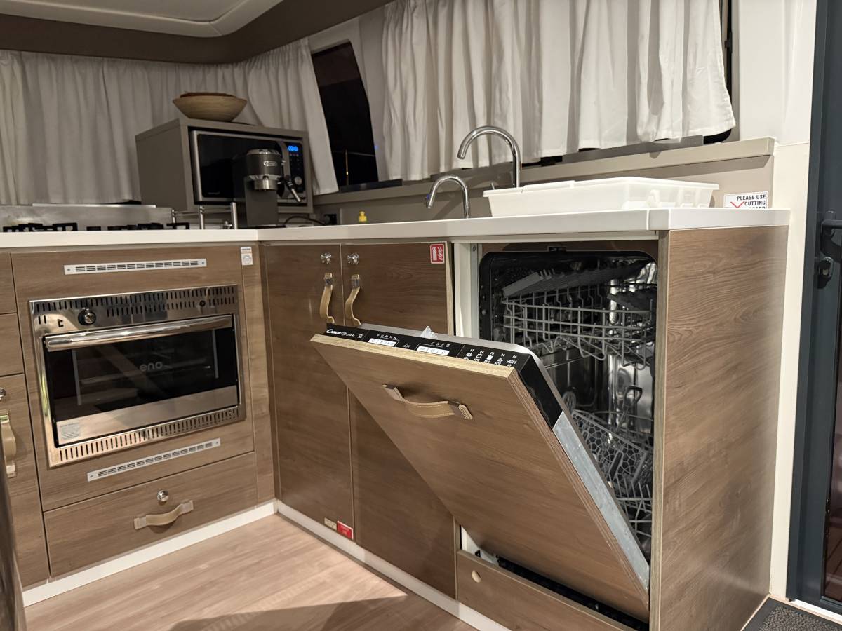 Bali 4.4, Thetis | Yacht Charter Croatia