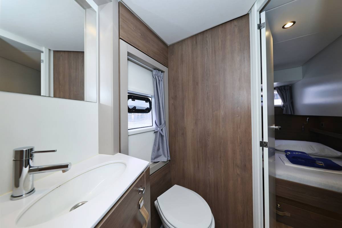Bali 4.4, Thetis | Yacht Charter Croatia