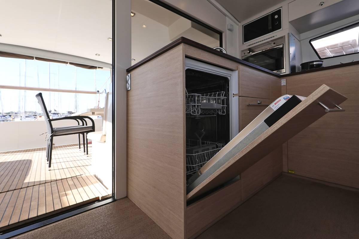 Bali 4.5, Karina V | Yacht Charter Croatia