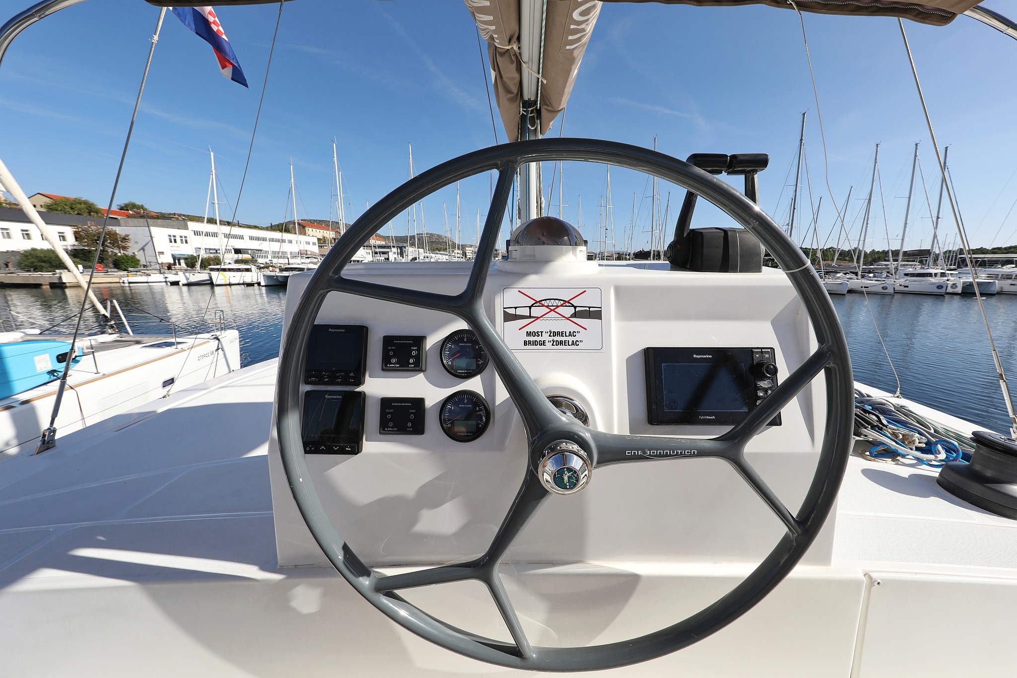 Bali 4.5, Rozi V | Yachtcharter Kroatien