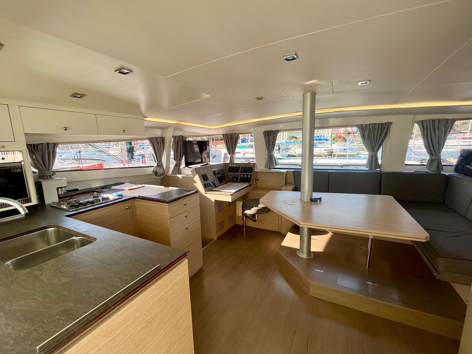 Bali 4.5, Nouvelle Vague | Yacht Charter Croatia