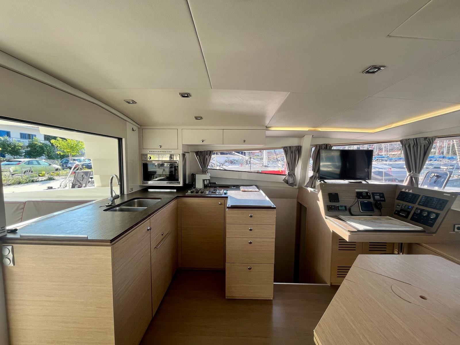 Bali 4.5, Nouvelle Vague | Yacht Charter Croatia