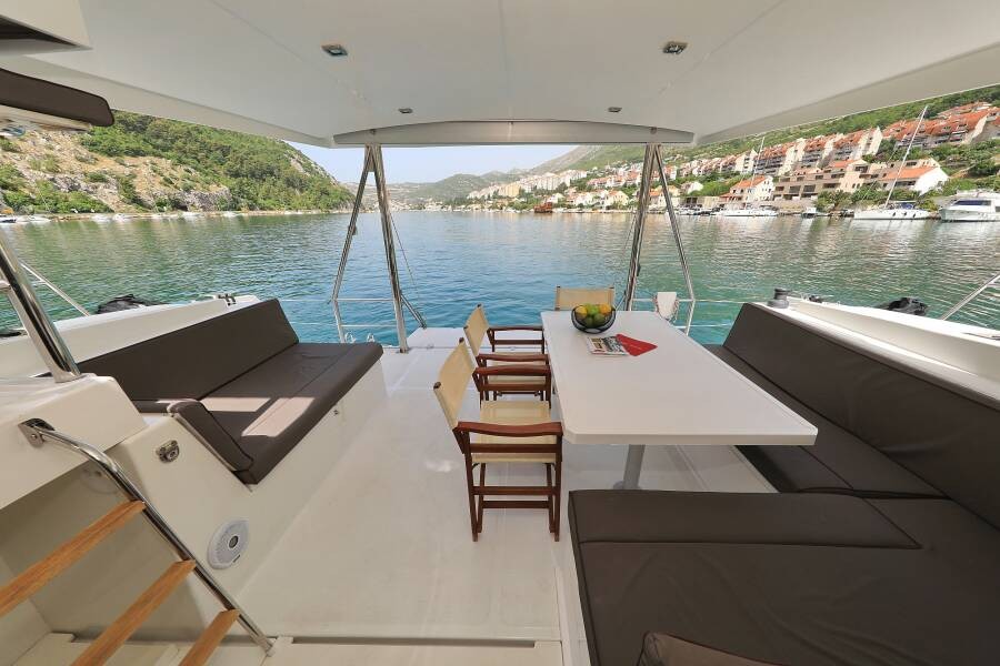 Bali 4.5, Nouvelle Vague | Yacht Charter Croatia
