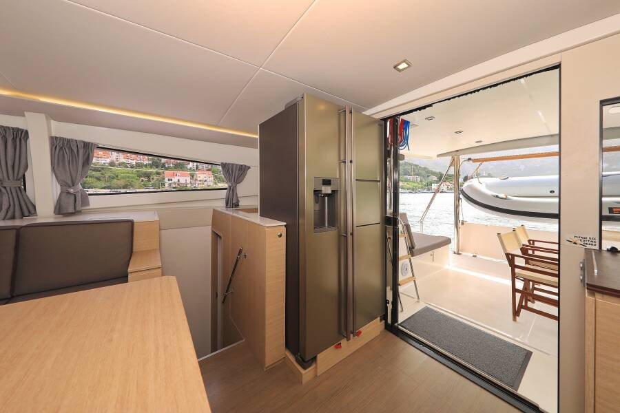 Bali 4.5, Nouvelle Vague | Yacht Charter Croatia