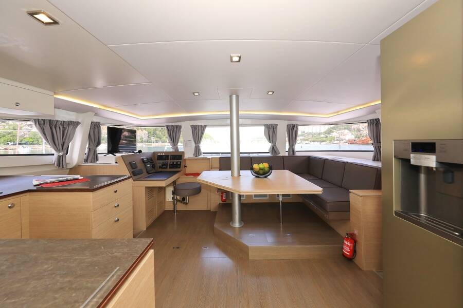 Bali 4.5, Nouvelle Vague | Yacht Charter Croatia