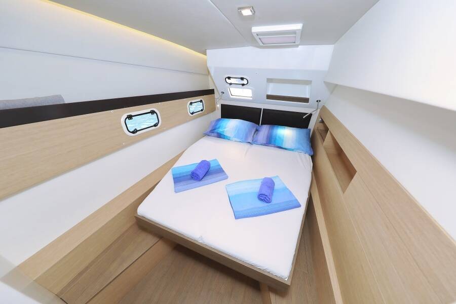 Bali 4.5, Nouvelle Vague | Yacht Charter Croatia