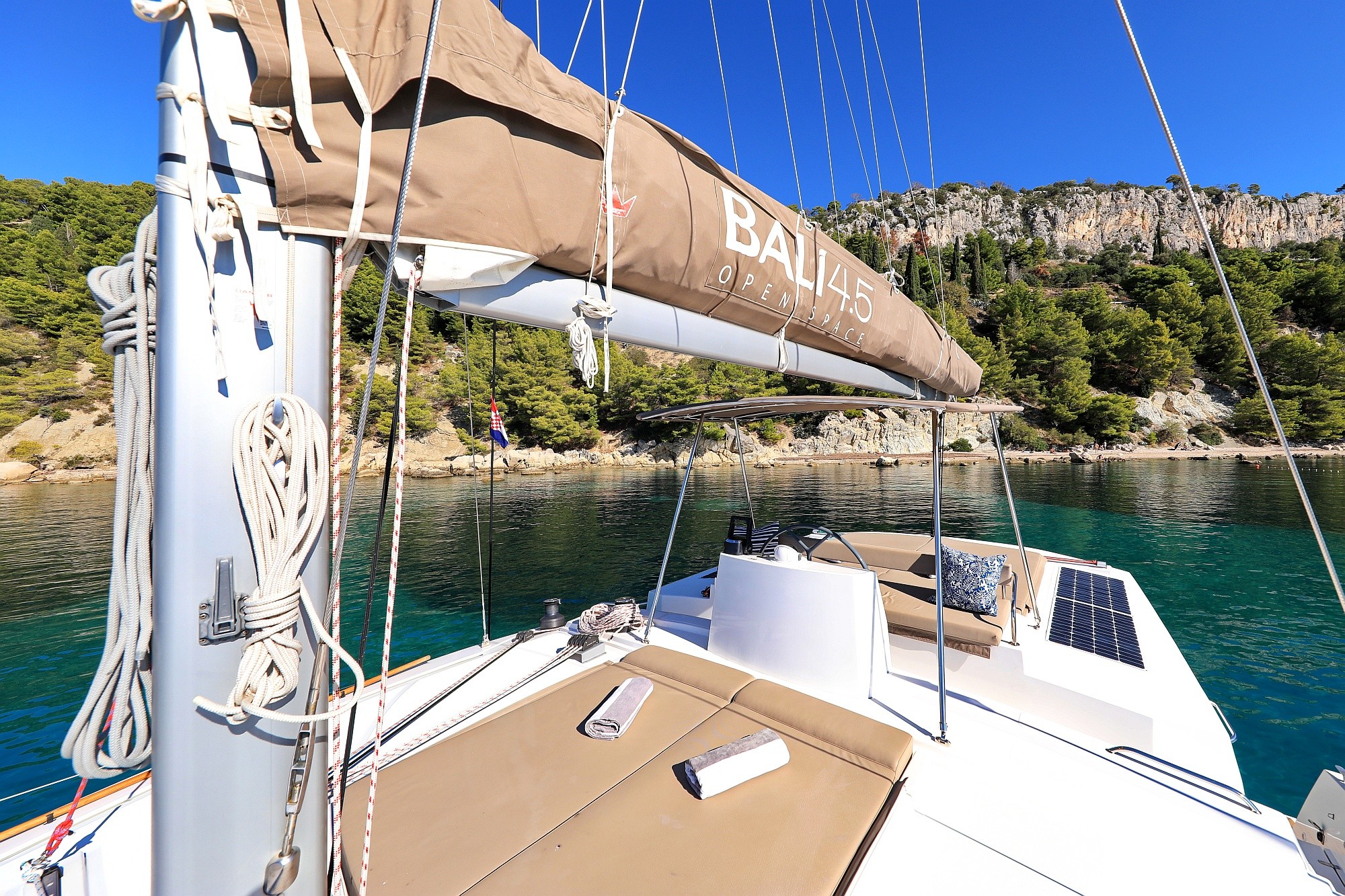Bali 4.5, Chimaera | Yacht Charter Croatia