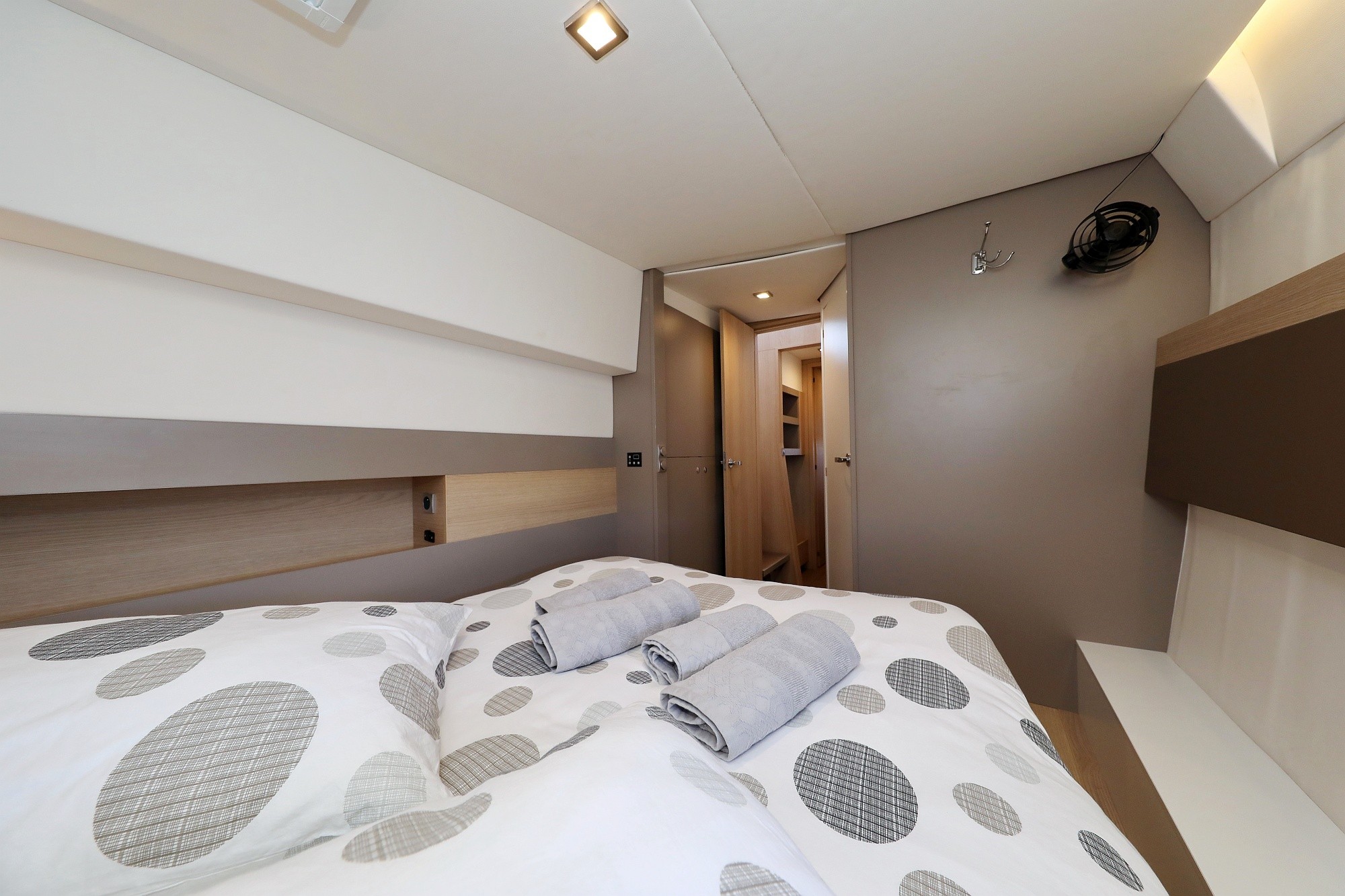 Bali 4.5, Chimaera | Yacht Charter Croatia